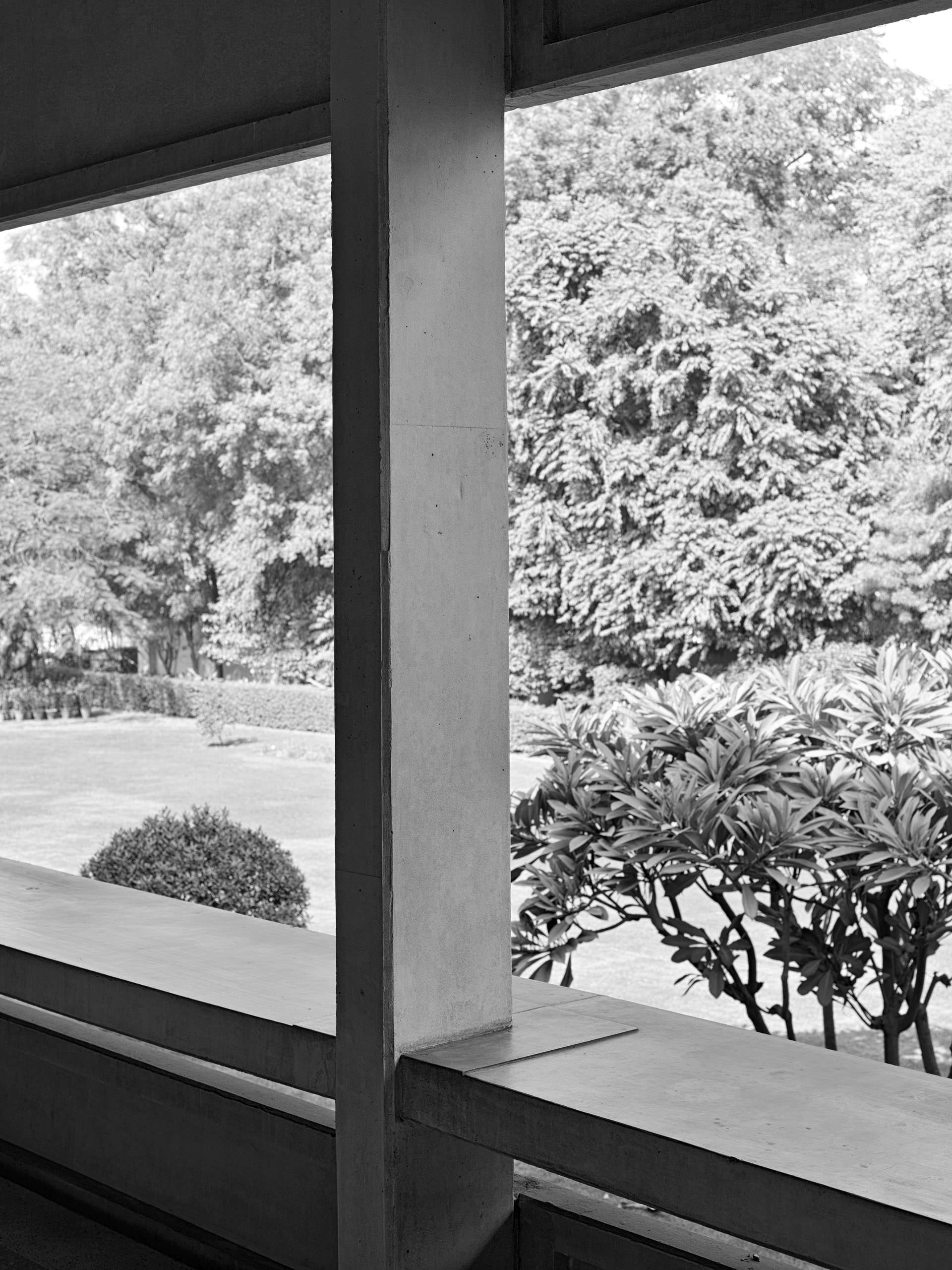 E11349 030688 BW j2560